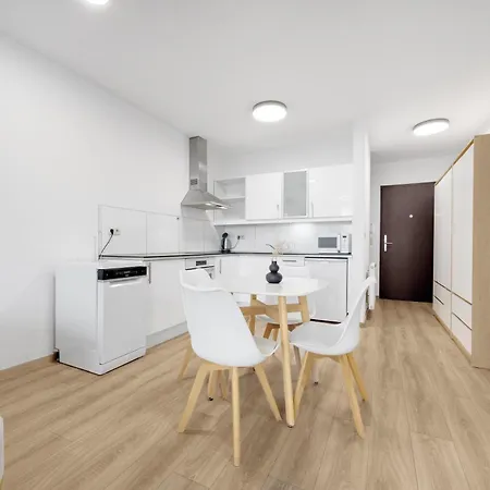 V Iii Veziach S Vyhladom, Pri Stadione A S Garazou Zadarmo Apartman Pozsony