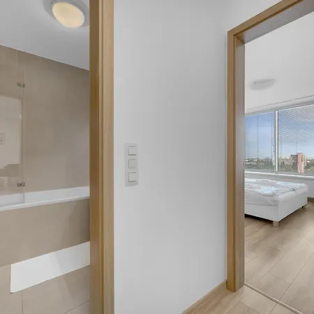 Apartman V Iii Veziach S Vyhladom, Pri Stadione A S Garazou Zadarmo Pozsony