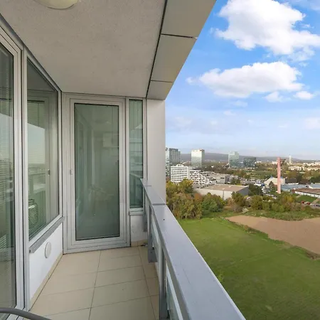 V Iii Veziach S Vyhladom, Pri Stadione A S Garazou Zadarmo Appartement Bratislava