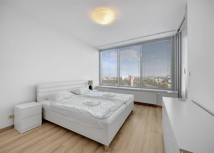 V Iii Veziach S Vyhladom, Pri Stadione A S Garazou Zadarmo Bratislava