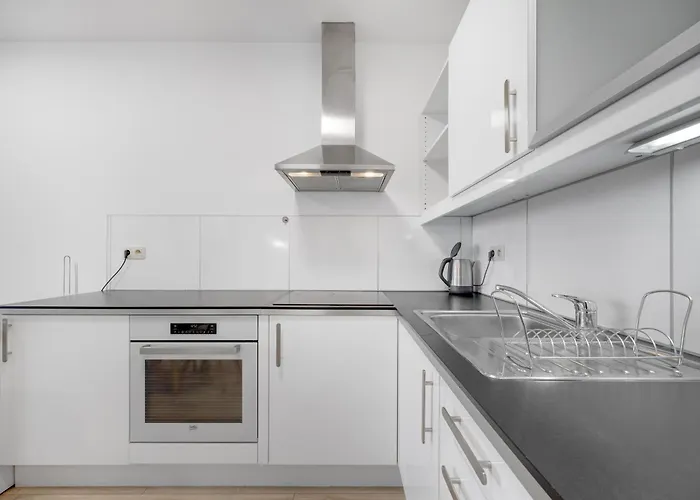 V Iii Veziach S Vyhladom, Pri Stadione A S Garazou Zadarmo Apartament