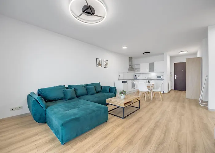 V Iii Veziach S Vyhladom, Pri Stadione A S Garazou Zadarmo