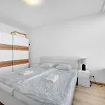 Apartment V Iii Veziach S Vyhladom, Pri Stadione A S Garazou Zadarmo *