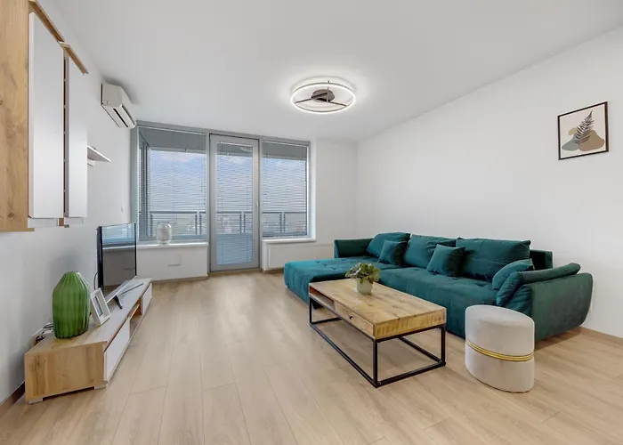 V Iii Veziach S Vyhladom, Pri Stadione A S Garazou Zadarmo * Bratislava