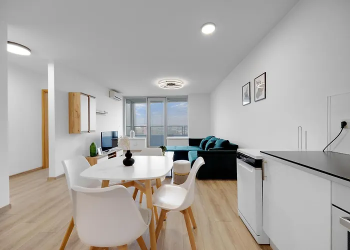 V Iii Veziach S Vyhladom, Pri Stadione A S Garazou Zadarmo *