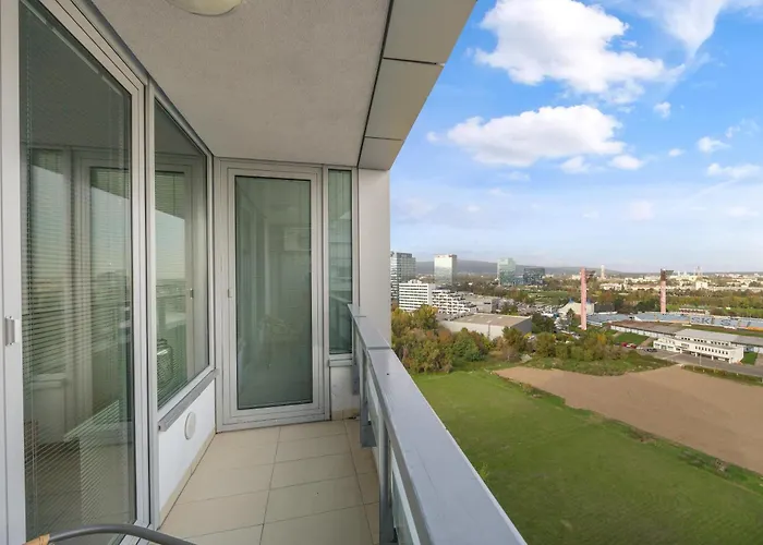 V Iii Veziach S Vyhladom, Pri Stadione A S Garazou Zadarmo Appartement Bratislava